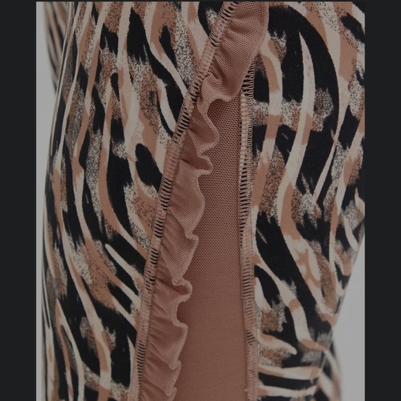 Adidas YOGA STUDIO CLASH PRINT 7/8 LEGGINGS & BRA - Picture 5 of 9